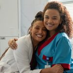 Primeiro episódio da novelinha vertical de “Por Você” ganha exibição especial na Globo