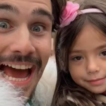 Com bebê a caminho, Nicolas Prattes posta foto carinhosa com enteada, Zoe: “Minha parceirinha”