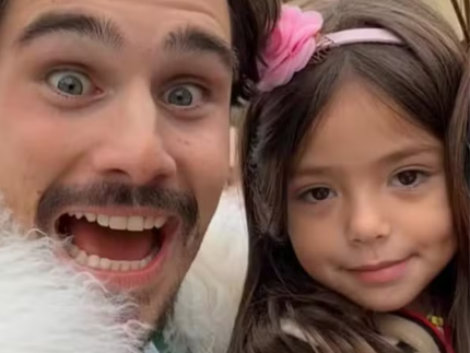 Com bebê a caminho, Nicolas Prattes posta foto carinhosa com enteada, Zoe: “Minha parceirinha”