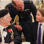 George, herdeiro de Príncipe William, é ovacionado em evento da Família Real britânica