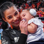 Jogadora Key Alves fala da emoção de levar a filha à quadra de vôlei: “Representa muito”