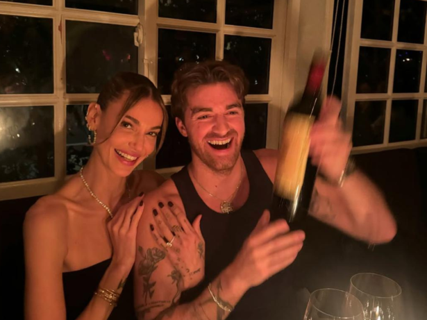 Romance internacional: Vocalista do The Chainsmokers oficializa noivado com brasileira