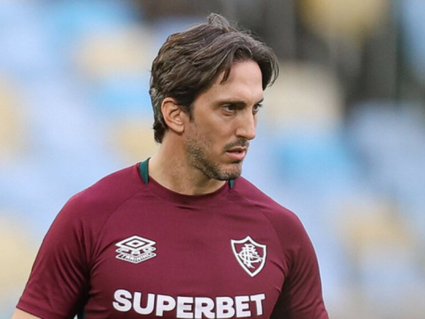 Luis Zubeldía, técnico do Fluminense, passará por procedimento cardíaco