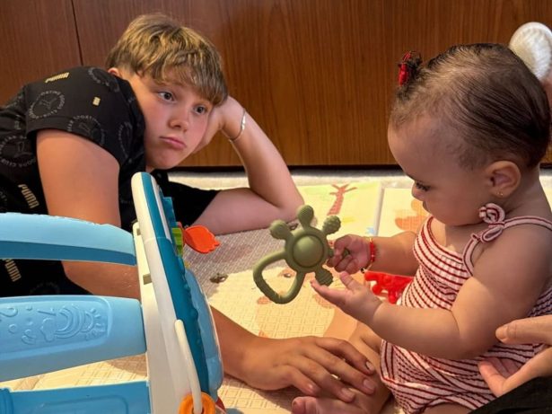 Neymar compartilha momento com Davi Lucca e Mel durante férias