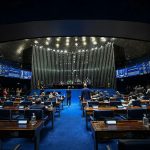 Dos 32 senadores que tentaram a reeleição, 14 conseguiram novo mandato