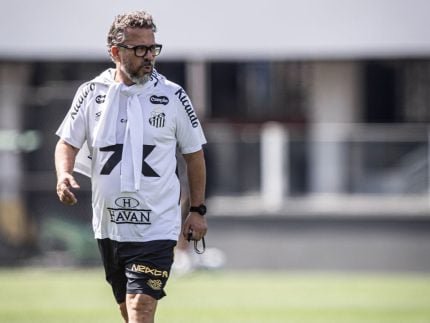 Santos anuncia a demissão do técnico Cléber Xavier após vexame contra o Vasco