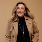 Virgínia Arruda festeja 400 milhões de visualizações com profecias diárias na web