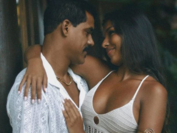 Mell Muzzillo e Marcello Melo Jr. trocam alianças em jantar de noivado
