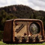 O rádio segue indispensável — na Copa do Mundo e em todo lugar