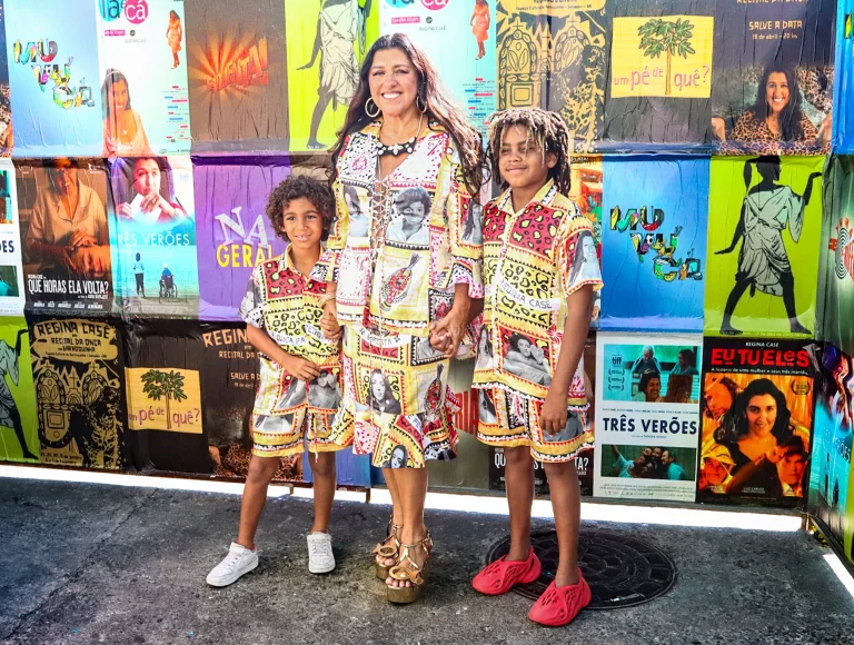Regina Casé comemora 70 anos na quadra da Mangueira: “Cheios de axé”
