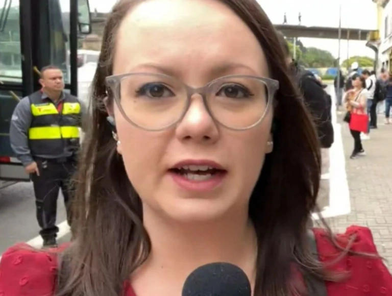 Repórter da Globo tem celular roubado ao vivo durante telejornal