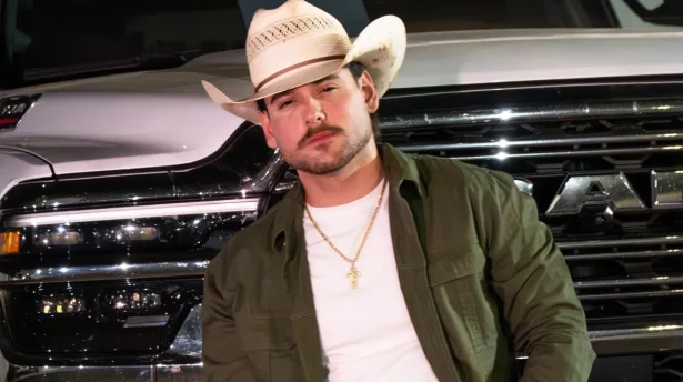 Rincon rebate Jon Vlogs sobre ajuda após confusão em Barretos: “Debochando da minha cara?”