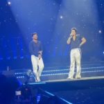 Cantor espanhol Pablo Alborán faz participação surpresa em show de Luan Santana