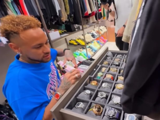 Neymar leva mais de R$ 21 milhões em relógios para a Copa do Mundo