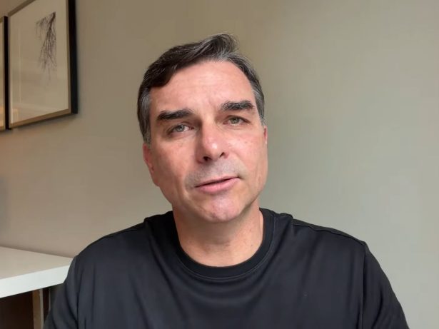 Balança a presença de Flávio Bolsonaro no debate da Globo