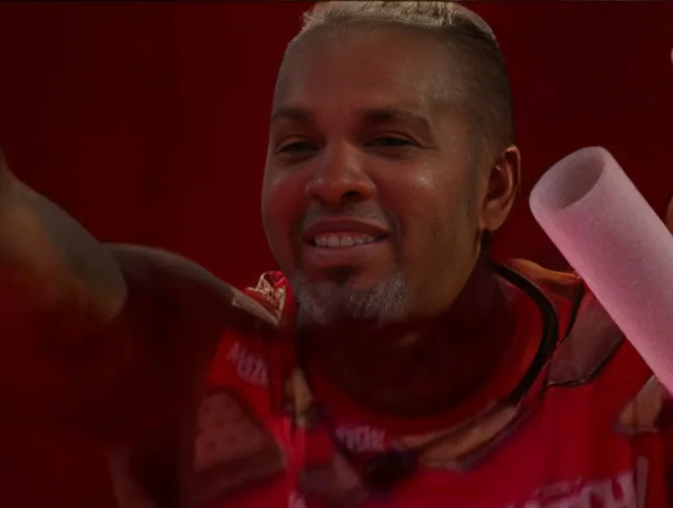 Rodriguinho canta no BBB 24 e MC Bin Laden tem crise de choro; pagodeiro é ‘tietado’ por Beatriz