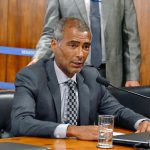 Dívida de R$ 800 mil que virou R$ 20 milhões: Entenda decisão que impediu leilão de bens de Romário