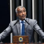 Romário reage a ataques nas redes e rebate fake news após megaoperação no RJ