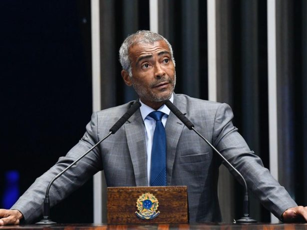 Romário reage a ataques nas redes e rebate fake news após megaoperação no RJ