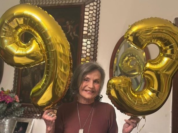 Rosamaria Murtinho completa 93 anos e recebe homenagens de famosos