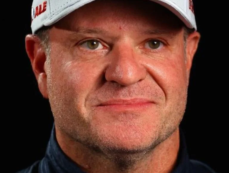 Rubens Barrichello é processado por dever IPTU de apartamento milionário