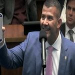 Deputado do Rio exibe imagens de esquartejamento na Alerj para criticar “defesa de assassinos”