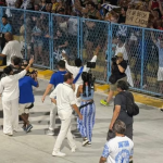 Neguinho da Beija-Flor é aclamado em 1ª vez na Sapucaí após aposentadoria