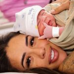 Isaac, filho de Buzeira, nasce sem a presença do pai, que segue preso