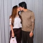 Pombinhos! Medina posa aos beijos com Isabella Arantes, sua nova namorada