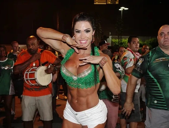 Sem rainha, Mocidade negocia volta de Gracyanne  Barbosa ao Carnaval do Rio em 2024