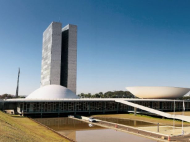 Senado aprova reajuste para servidores, mas proposta enfrenta críticas por falta de debate