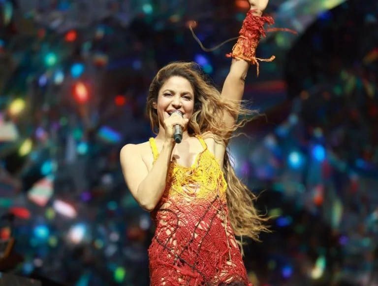 Será que vem aí? Shakira anuncia turnê mundial durante show no Coachella