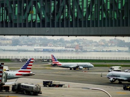 Republicanos rejeitam acordo e shutdown continua nos EUA; paralisação afeta voos