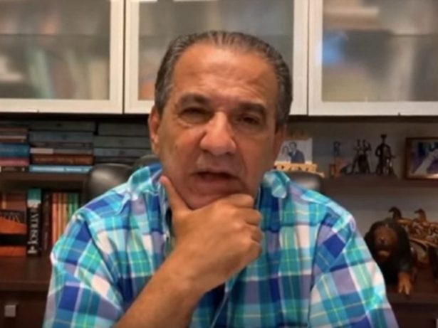 Silas Malafaia é alvo de busca e medidas cautelares ao descer de avião do Rio