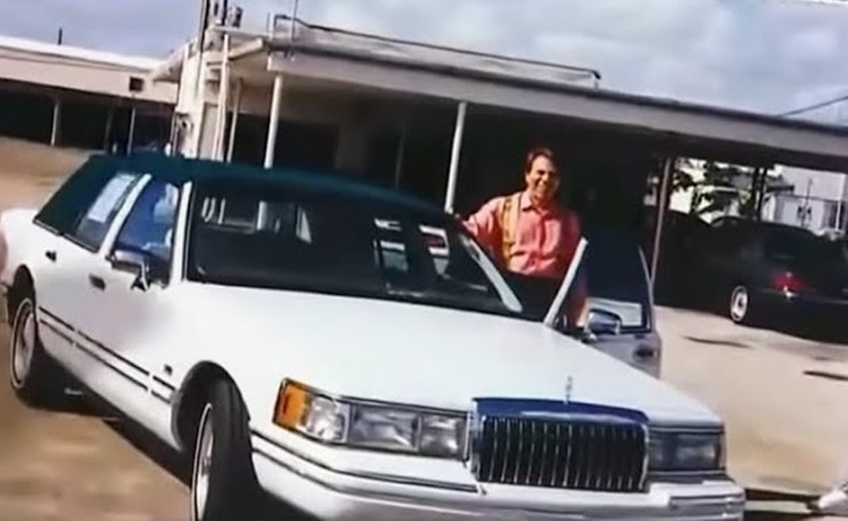 Lincoln Town Car de capota verde era xodó e marca de Silvio Santos no trânsito