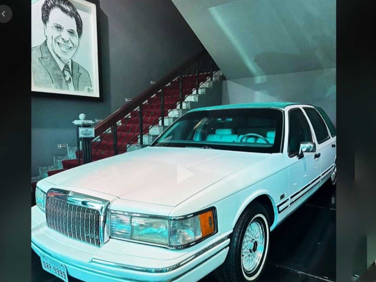 Lincoln Town Car de capota verde era xodó e marca de Silvio Santos no trânsito