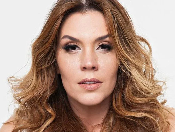 Simony é alvo de ataques após suposta harmonização facial