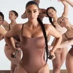 Skims: como Kim Kardashian fez da cinta um hit de bilhões