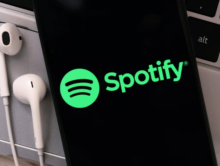 Spotify avisou a gravadoras que vai retirar ganhos de artistas que usam robôs