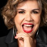 Stella Maria Rodrigues comemora 42 anos de carreira homenageando Paulo Gustavo