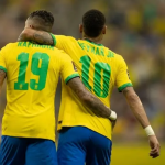 Raphinha destaca talento de Neymar e prevê retorno do craque à Seleção: “Ele pode resolver”