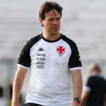 Fernando Diniz acerta com Vasco da Gama; treinador assina até o fim de 2026