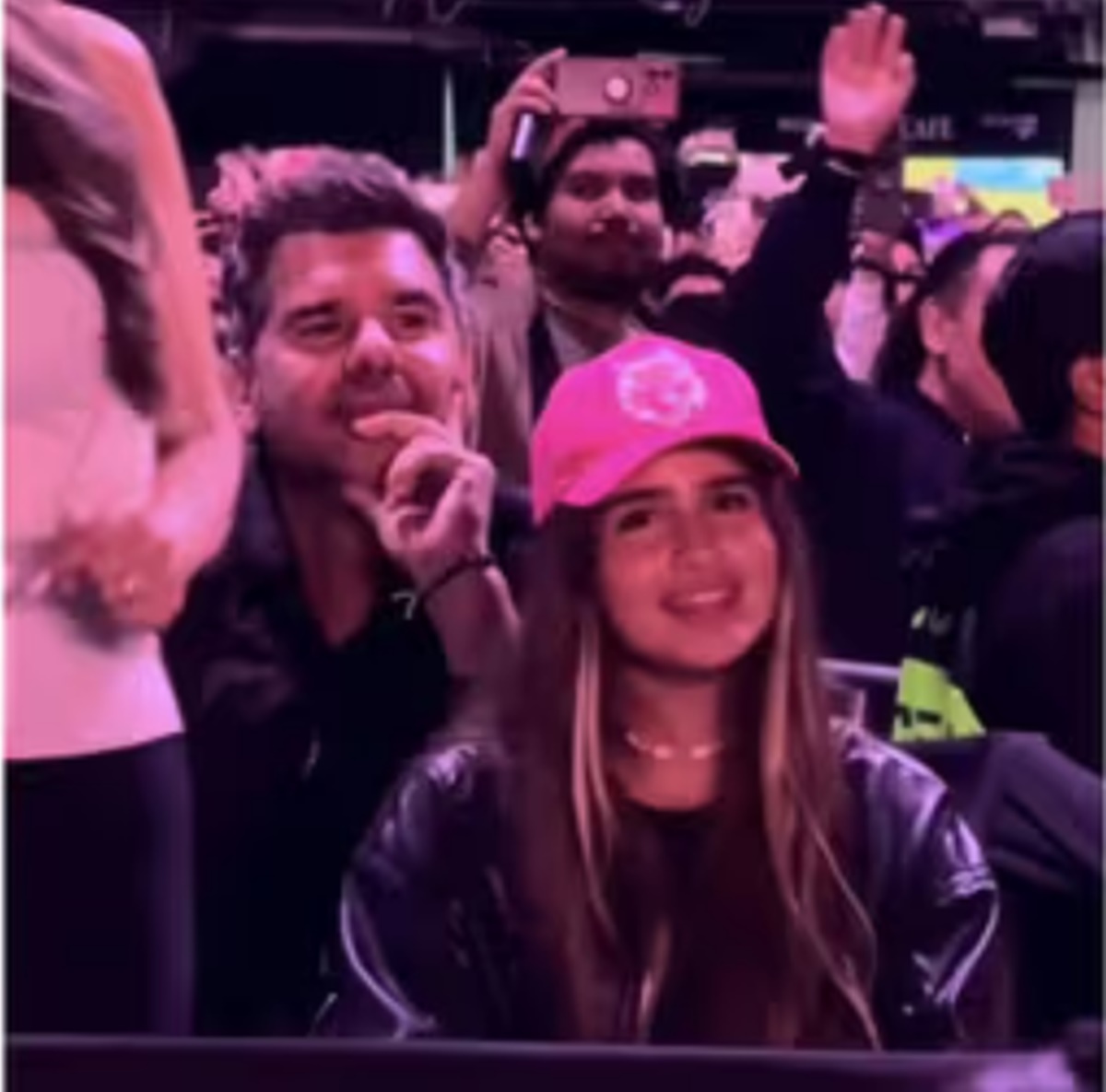 Antonia e a filha Zulu no show de Shakira, na Cidade do México / TMZ Antonia e a filha Zulu no show de Shakira, na Cidade do México / TMZ