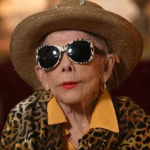 Socialite Regina Lemos retorna à mansão após prisão de ex-motorista. Entenda!