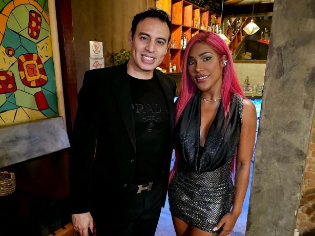 Carol Lekker quer romper contrato com a Record e deixar o país após expulsão, diz amigo