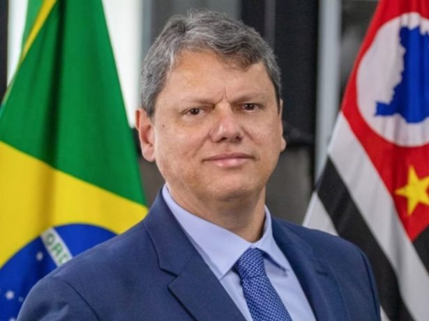 Tarcísio nega plano de golpe e diz que Bolsonaro estava “abatido” após eleições