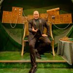 Wicked recebe Tiago Abravanel como o Mágico de Oz em curta temporada em SP