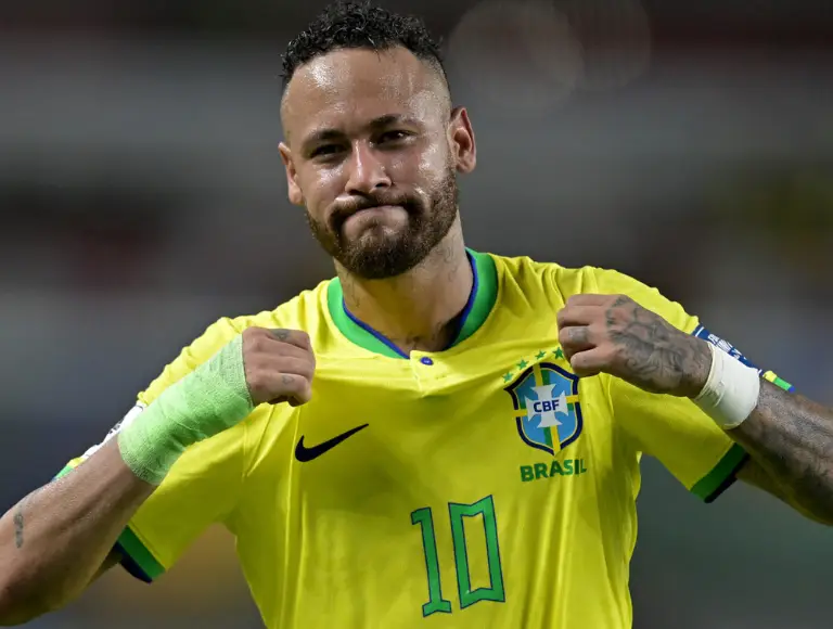 Torcedor explica por que jogou saco de pipoca em Neymar