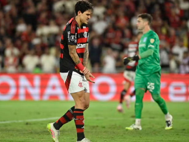 Flamengo define posições e quer “atacante de peso” para 2026