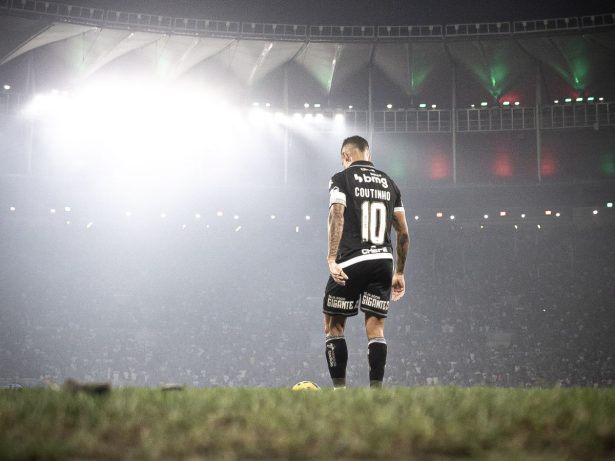 Coutinho chega a 55 jogos em 2025 e vive a temporada com mais jogos na carreira